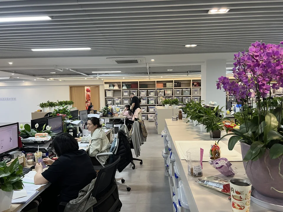 Reference office photograph 4